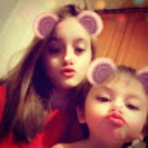 Meet your Posher, Stephanie.